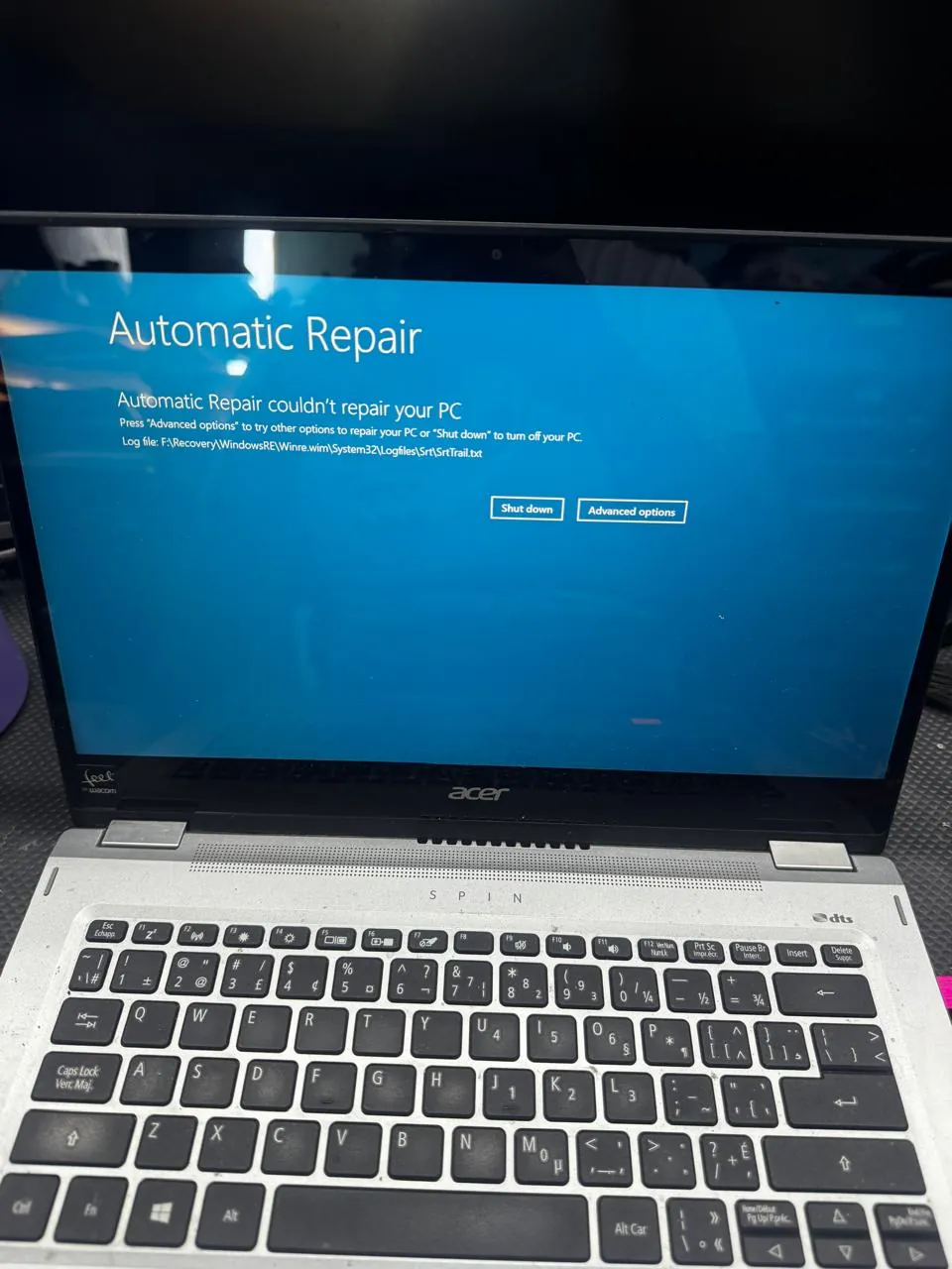 Laptop Acer mostrando pantalla de reparación automática